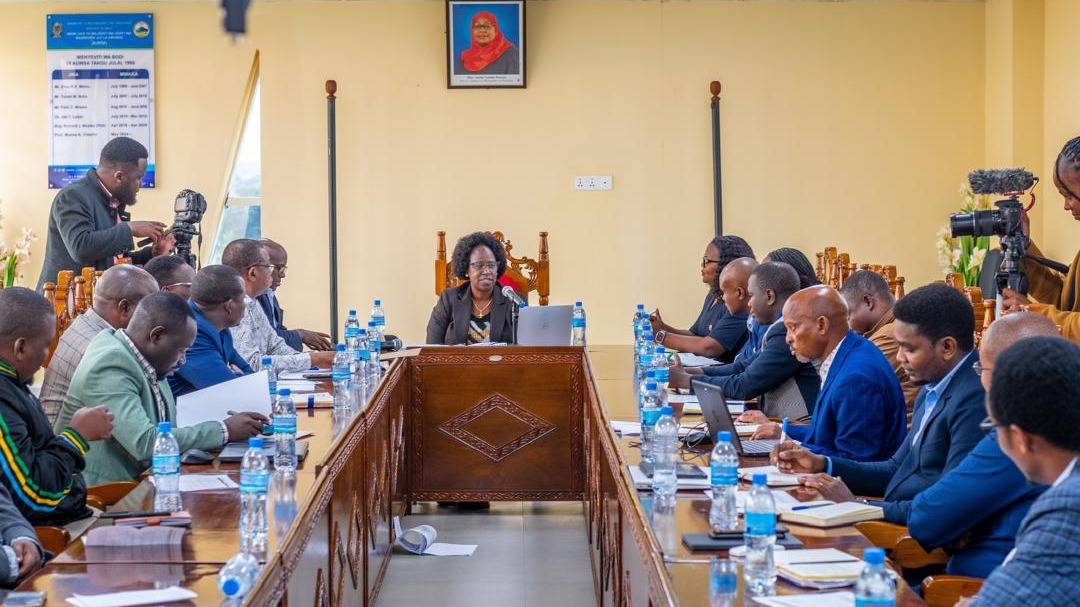 KIKAO CHA NAIBU KATIBU MKUU WIZARA YA MAJI NA WATUMISHI WA SEKTA YA MAJI MKOA WA ARUSHA