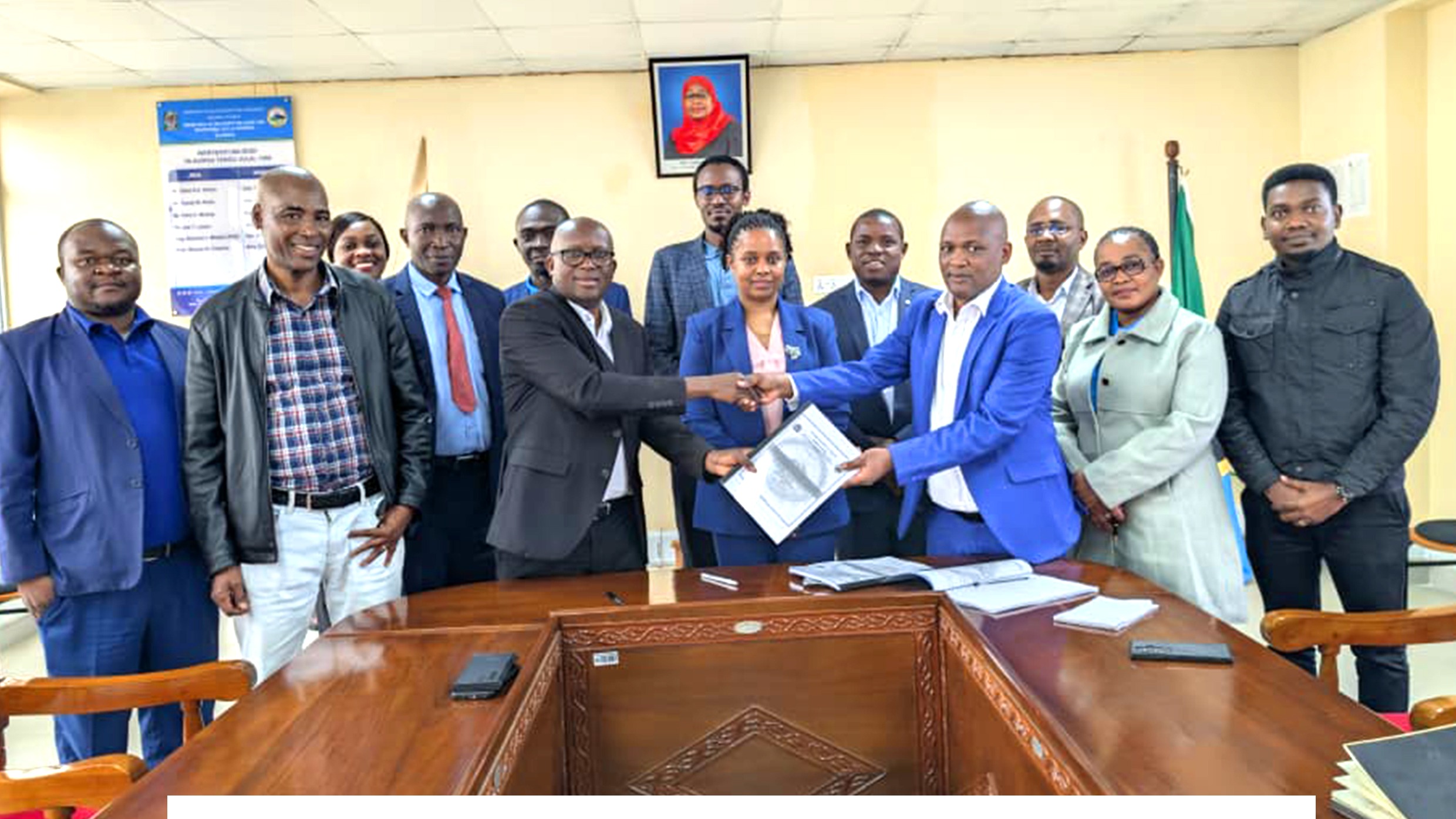 MHANDISI IDDY MSUYA AKABIDHIWA RASMI OFISI YA MKURUGENZI AUWSA